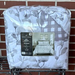 NWT Full/Queen Comforter Set| Amor & Amore | Gray and White Floral